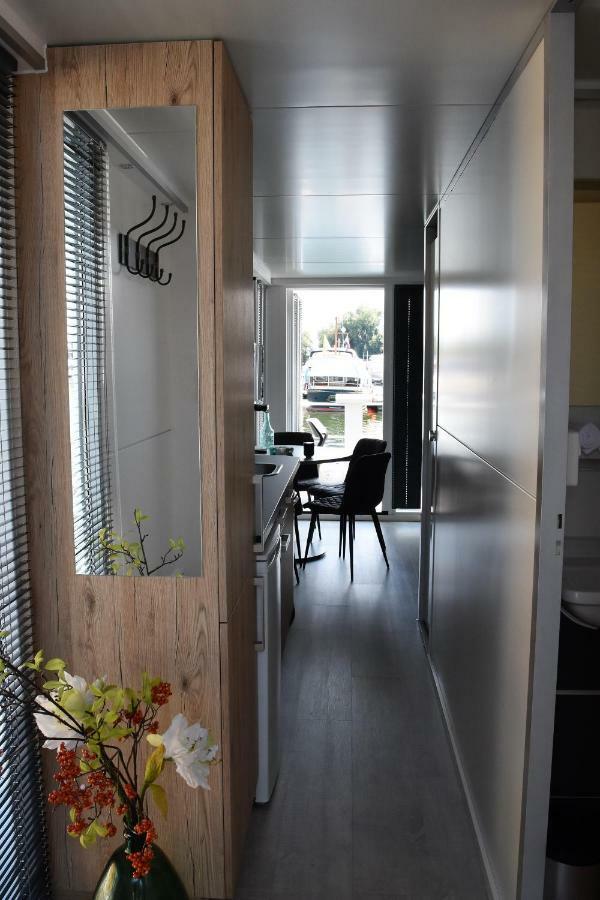 Cosy Floating Boatlodge Athene Maastricht Exterior foto